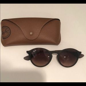 Ray Ban RB4243